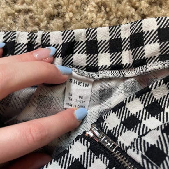 black and white dress shorts (Kids 11-12Y; fits like a small in womens) - Picture 2 of 2